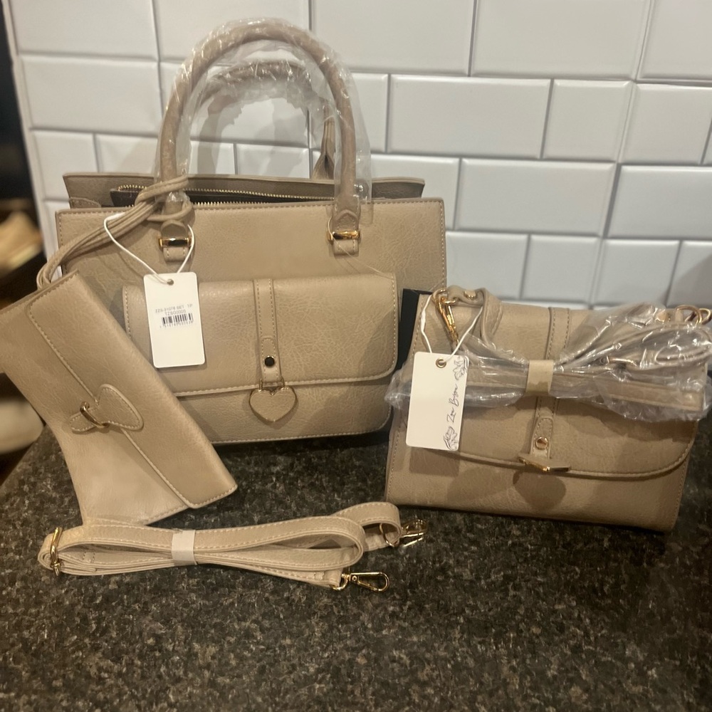 👜 – Beige 3-Piece Heart Detail Set